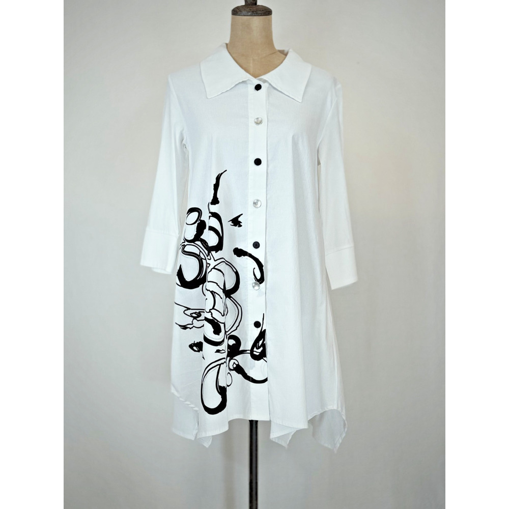 NWT Sassy BOUTIQUE #13450 White w/Black Pattern Button Down Tunic #0216 XS